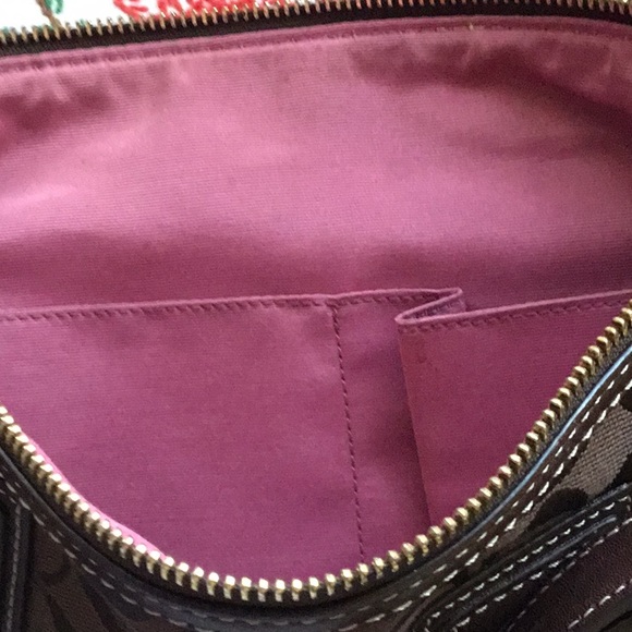 GUC Coach Crossbody Bag - Picture 4 of 8